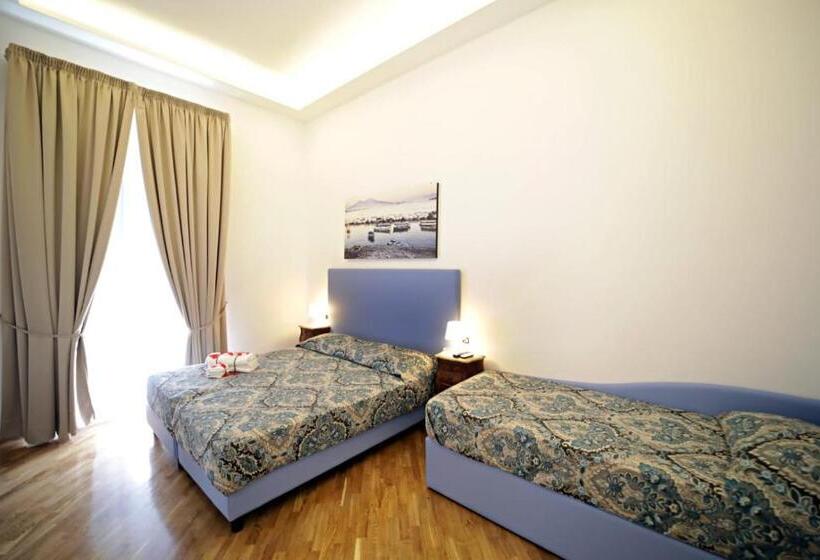 اتاق سه نفره دلوکس با چشمانداز دریا, Di Palma Suite