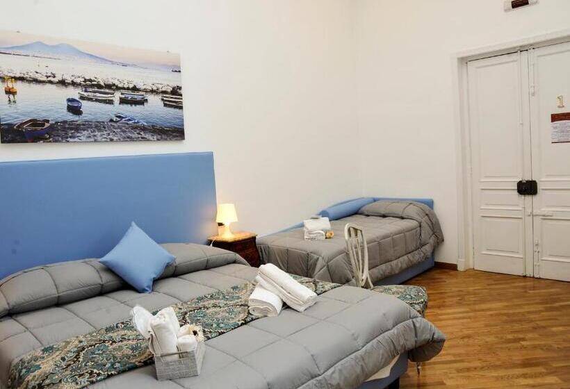 اتاق سه نفره دلوکس با چشمانداز دریا, Di Palma Suite