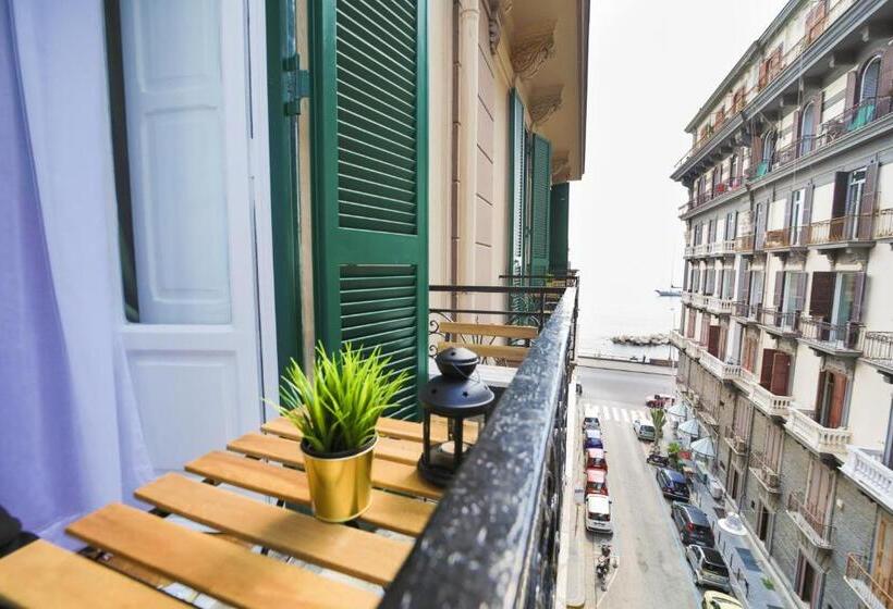 اتاق استاندارد چهار تخته با چشمانداز دریا, Di Palma Suite