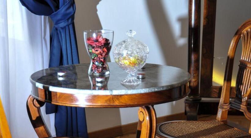 اتاق لوکس چهار تخته, Di Palma Suite