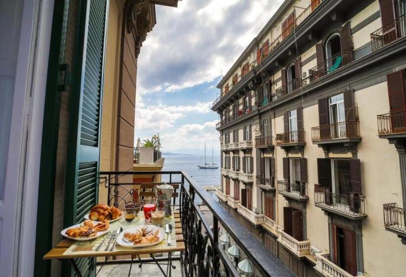 اتاق لوکس چهار تخته, Di Palma Suite