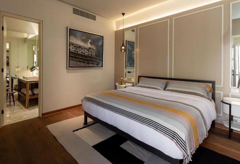 اتاق لوکس با تخت بزرگ, Central Hotel Boutique