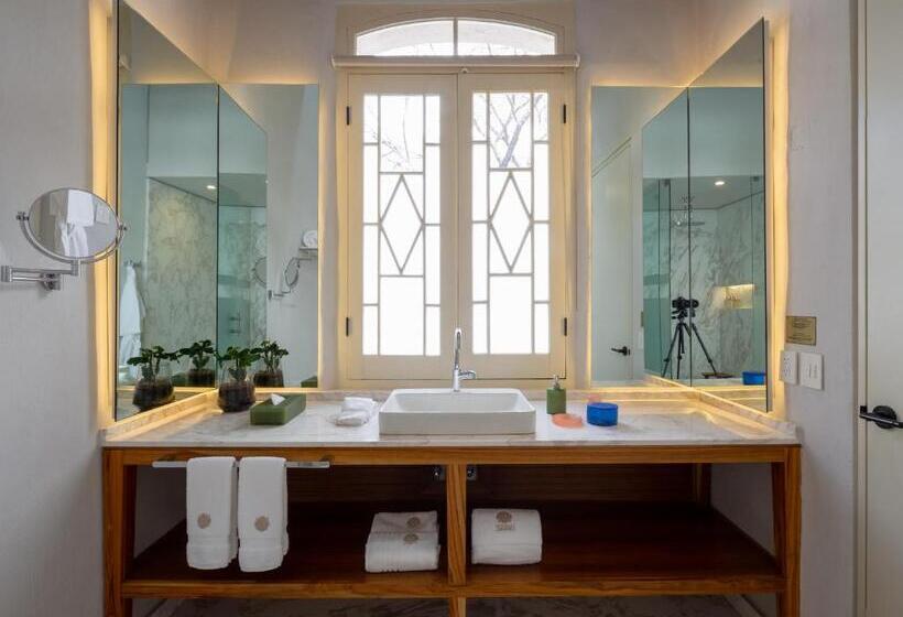اتاق لوکس, Central Hotel Boutique