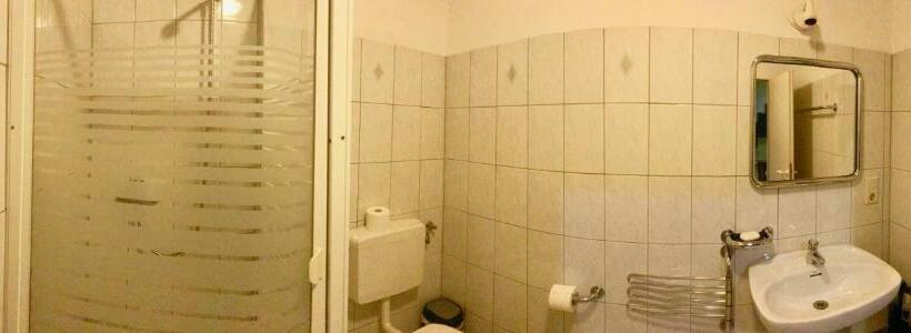 스탠다드 룸, Destille