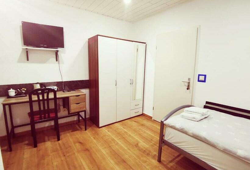 스탠다드 싱글 룸, Destille