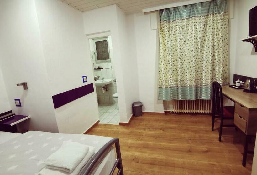 스탠다드 싱글 룸, Destille