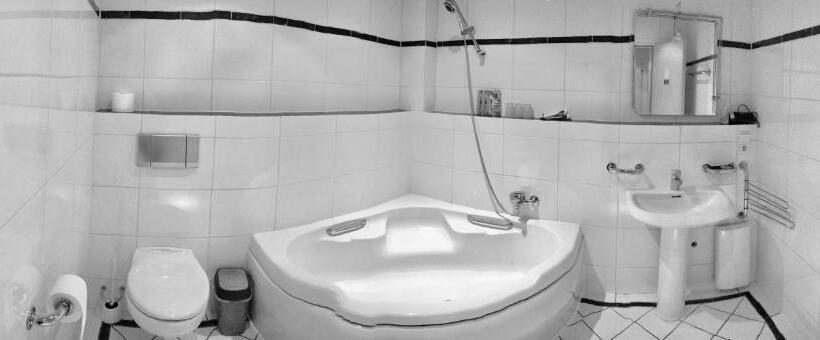 4인용 스탠다드 룸, Destille