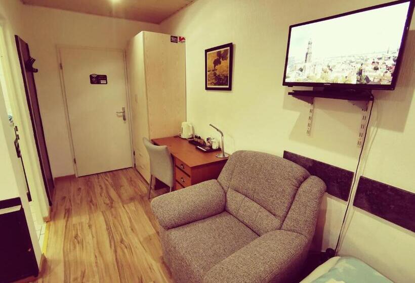 스탠다드 룸, Destille