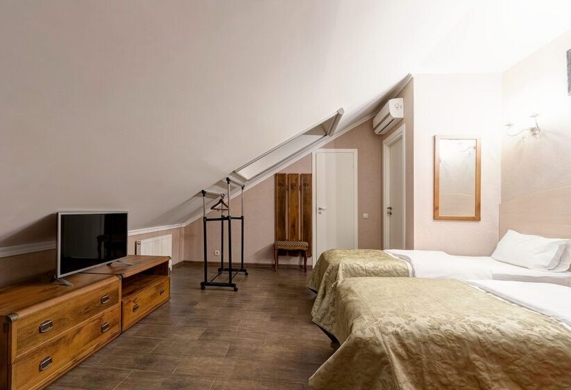 Номер Стандарт Трехместный, Tiara Domodedovo Guest House