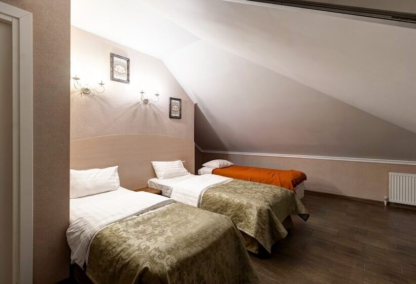 Номер Стандарт Трехместный, Tiara Domodedovo Guest House