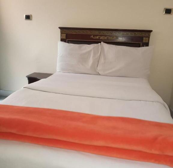 اتاق استاندارد یک نفره, Lucy Guest House