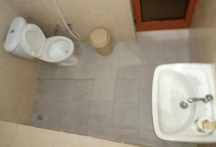 اتاق استاندارد یک نفره, Lucy Guest House