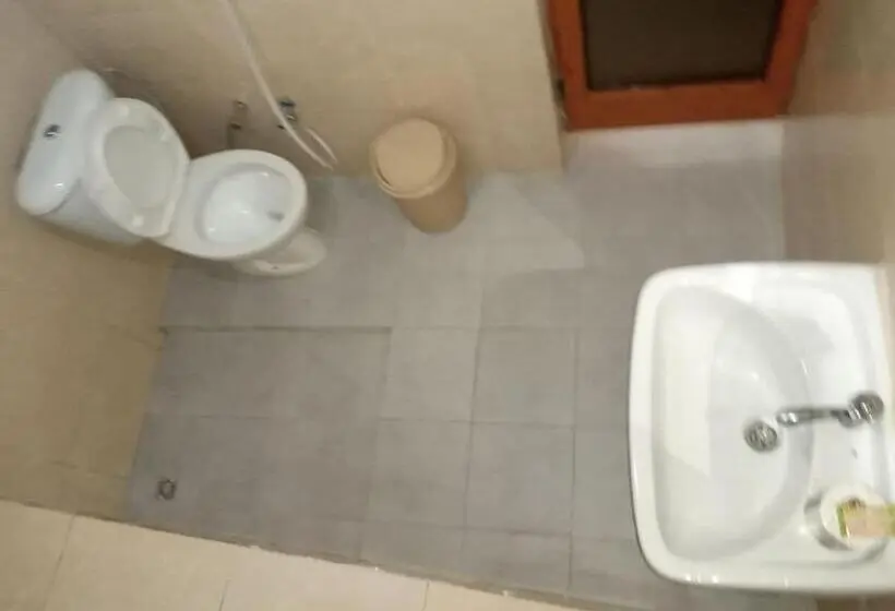 اتاق استاندارد یک نفره, Lucy Guest House