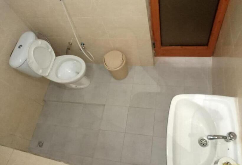 اتاق استاندارد یک نفره, Lucy Guest House