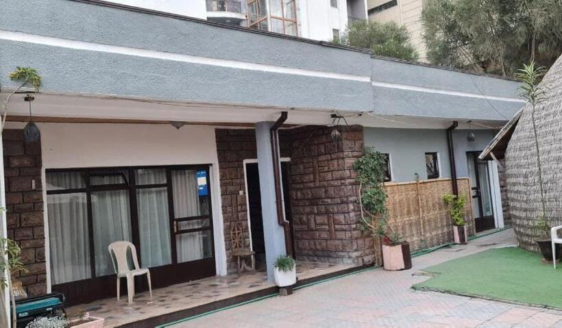 اتاق استاندارد یک نفره, Lucy Guest House