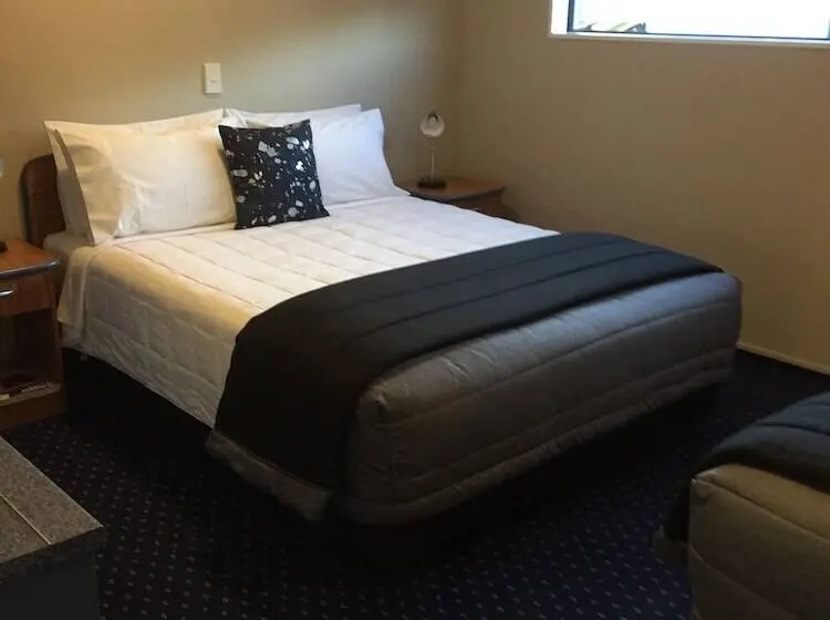 آپارتمان 2 خوابه, Bay City Motor Lodge