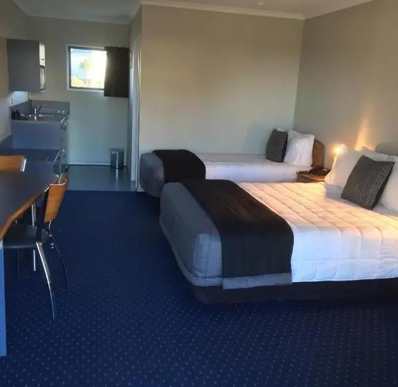 استودیو استاندارد با بالکن, Bay City Motor Lodge