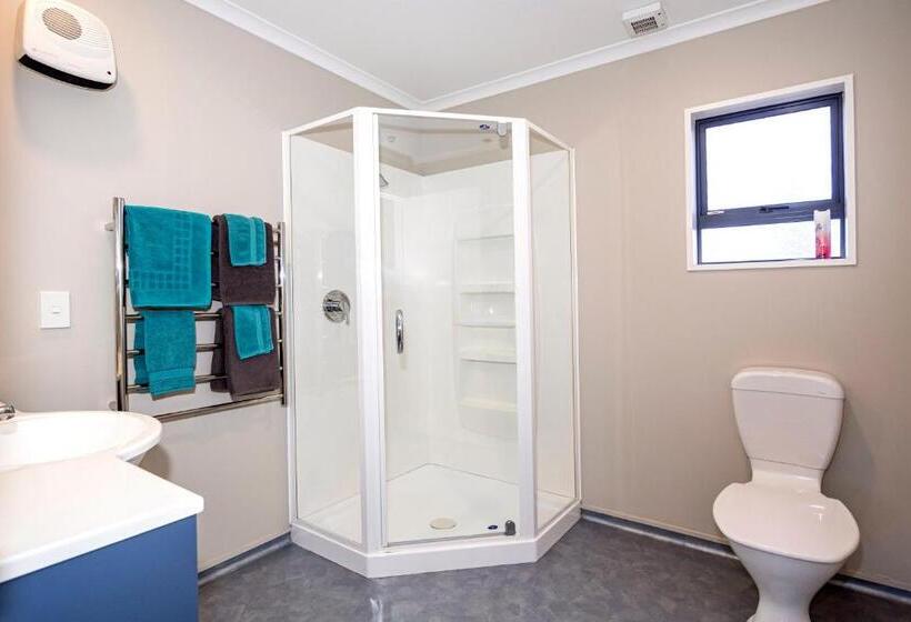 דירת שני חדרים, Bay City Motor Lodge