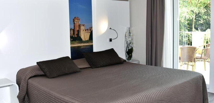 اتاق سوپریور با بالکن, Giulietta Romeo