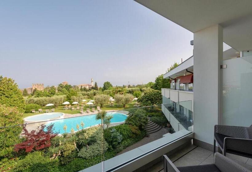 اتاق سوپریور با چشم‌انداز استخر, Giulietta Romeo