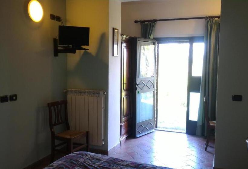 חדר אקונומי, Borgo Montauto