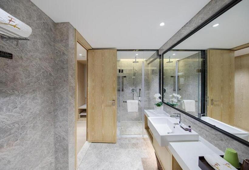 Deluxe Rum, Shenzhen Fy