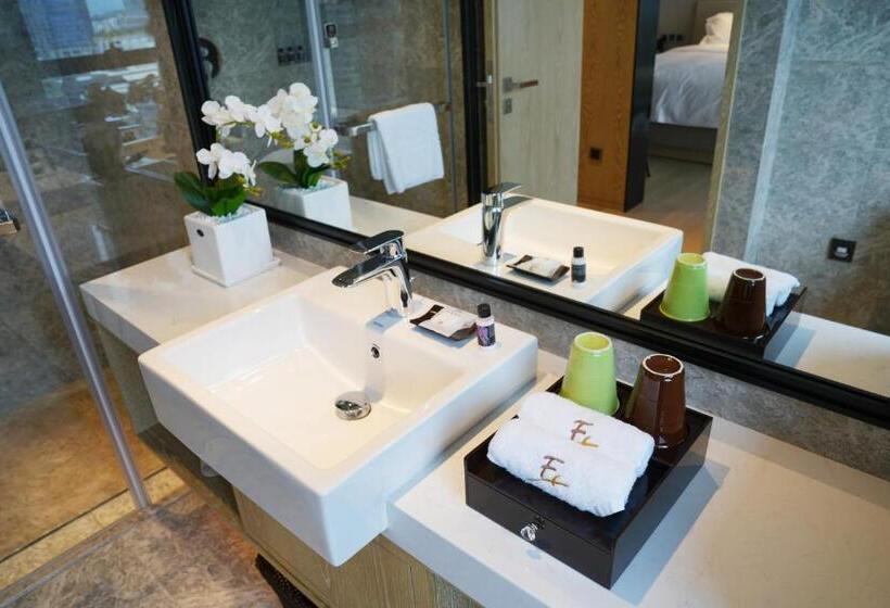 Deluxe Svit, Shenzhen Fy