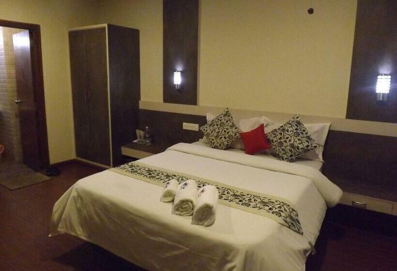 수피리어 룸, The Majestic Crown