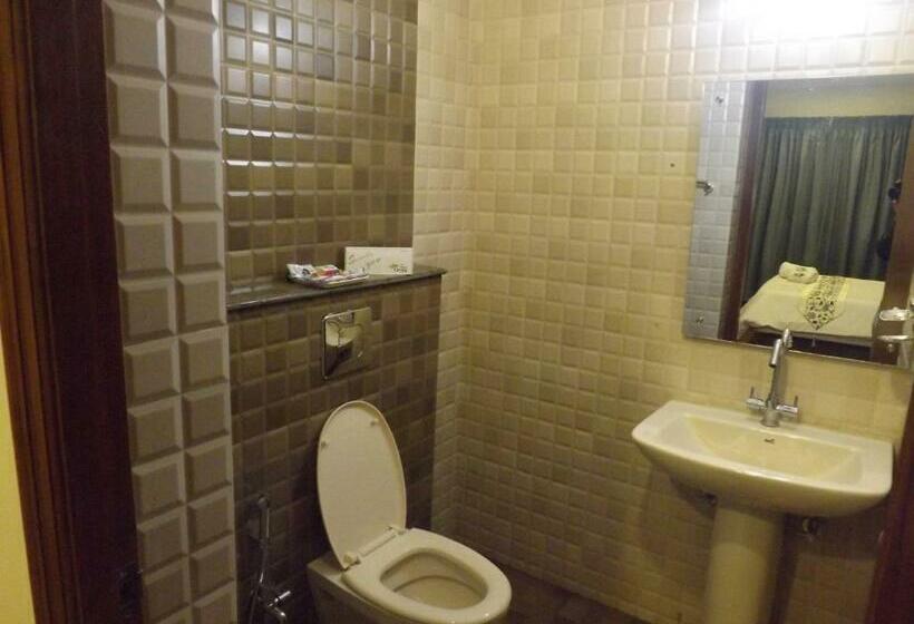 이그제큐티브 룸, The Majestic Crown