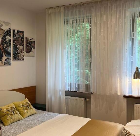 ベーシックルーム, Willa Krystyna