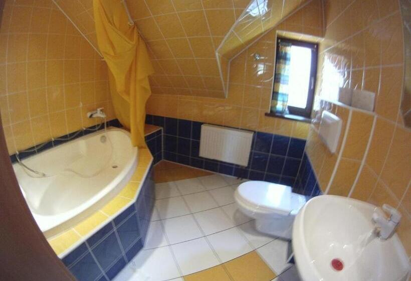 スタンダードトリプルルーム, Willa Krystyna