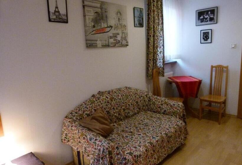 スタンダードトリプルルーム, Willa Krystyna