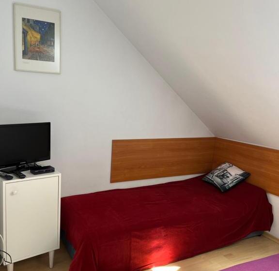 スタンダードトリプルルーム, Willa Krystyna