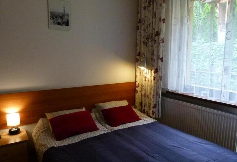 ガーデンビュースタンダードルーム, Willa Krystyna