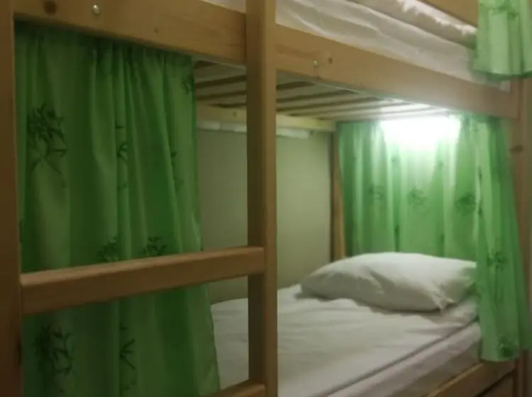 اتاق اکونومی, Hostel V Biblioteke