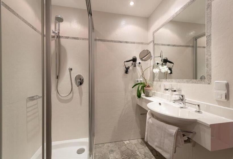 غرفة قياسية مزوَّدة بشُرفة, Gröbl Alm