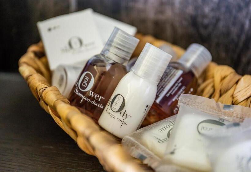 Полулюкс, Le Stanze Del Lago Suites & Pool