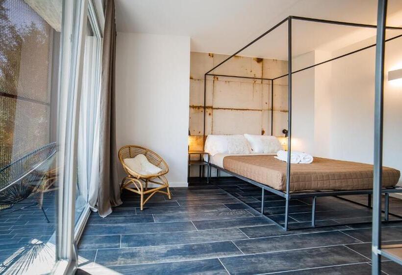 Номер Стандарт Вид на Бассейн, Le Stanze Del Lago Suites & Pool