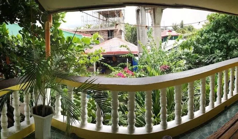 ファミリールーム, Guanna's Place Room And Resto Bar
