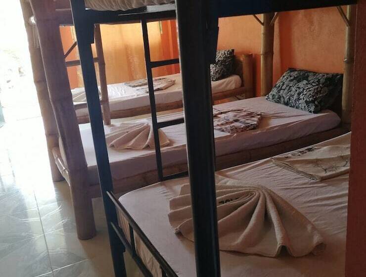 패밀리 룸, Guanna's Place Room And Resto Bar