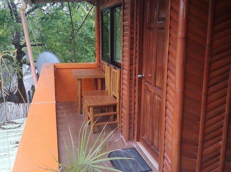 클래식 룸 더블 침대, Guanna's Place Room And Resto Bar