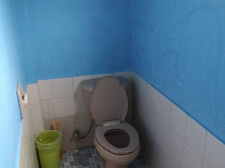 패밀리 룸, Guanna's Place Room And Resto Bar