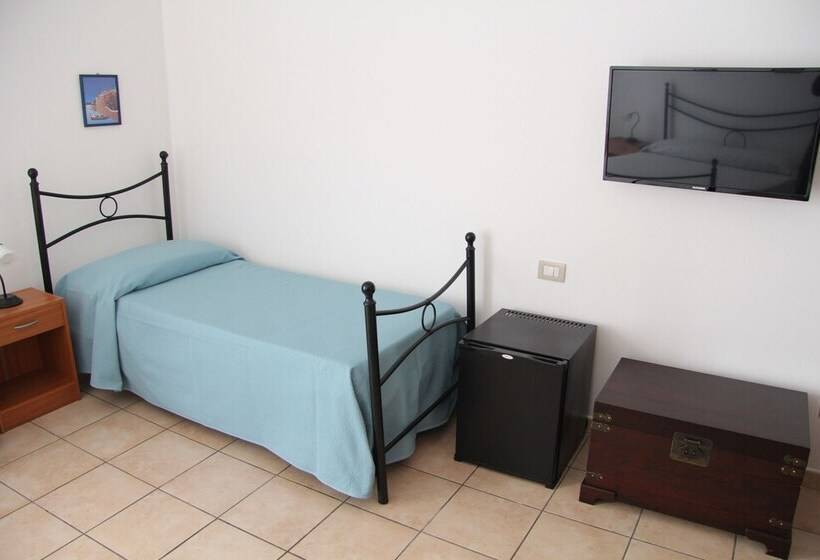 غرفة قياسية ثلاثية, Bed & Breakfast Fragolina