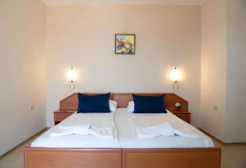 استودیو استاندارد با چشم‌انداز دریا, Amon Ra Hotel Family