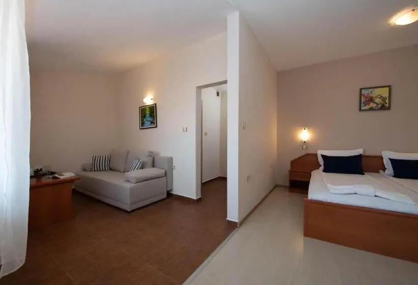 استودیو استاندارد با چشم‌انداز دریا, Amon Ra Hotel Family