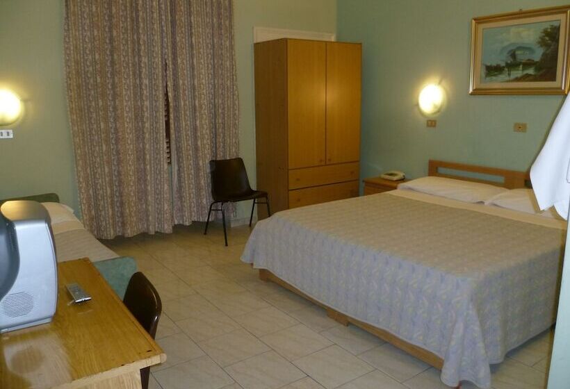 חדר סטנדרט לארבעה, Pensione Romeo