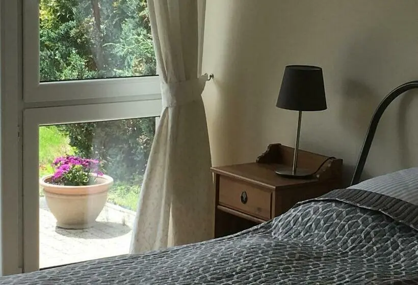 Sviitti Puutarhanäkymä, Willa Pod Cyprysami
