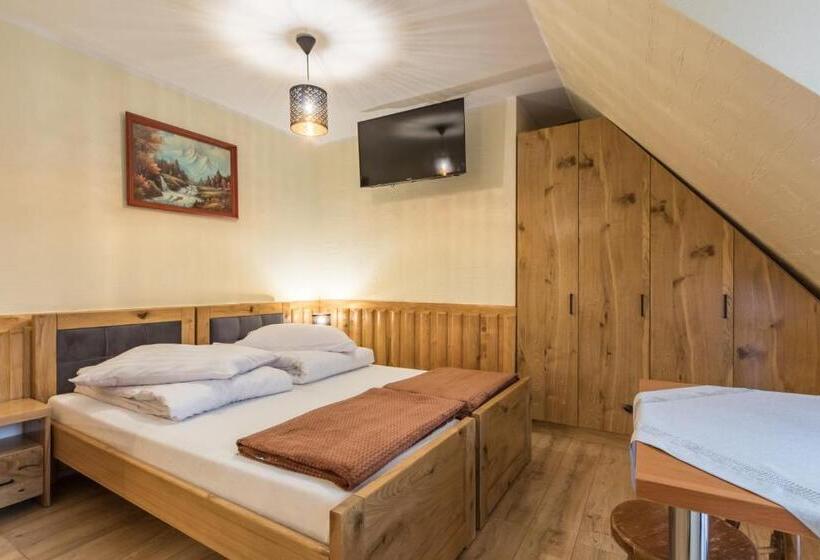 اتاق استاندارد سه نفره, Leśny Dwór