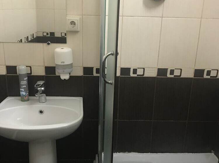 اتاق استاندارد چهار تخته, Good Cat Hostel