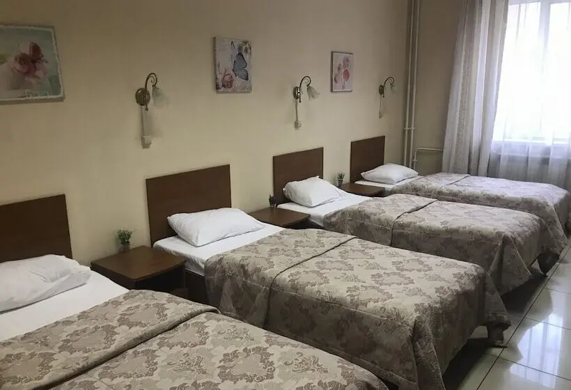 スタンダード4人部屋, Good Cat Hostel